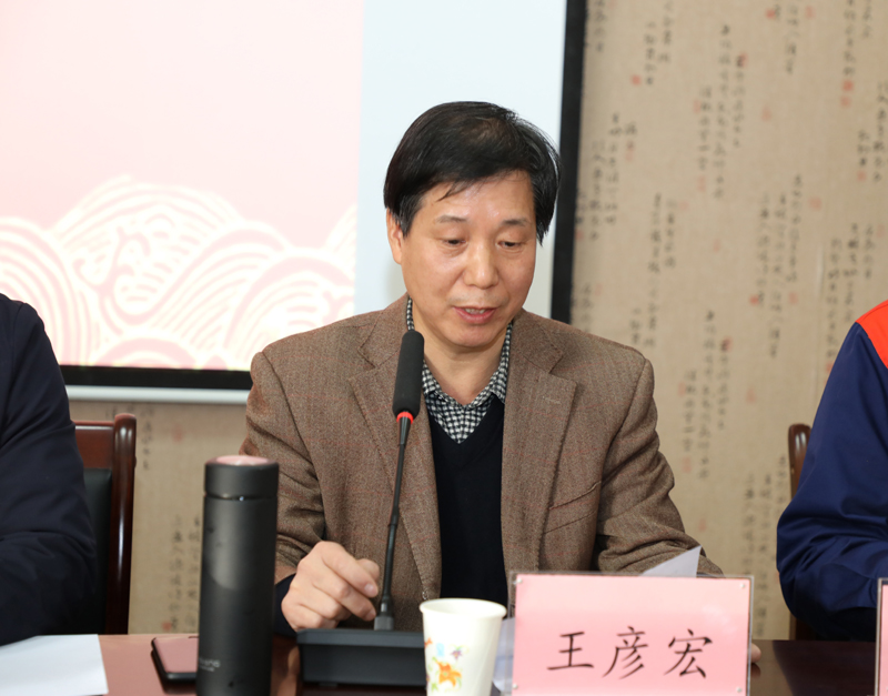 裁判長(zhǎng)王彥宏教授宣布大賽成績(jī).JPG 裁判長(zhǎng)王彥宏教授宣布大賽成績(jī).JPG